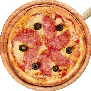 イタリアンサラミとブラックオリーブのピザ
