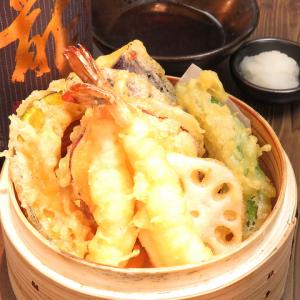 海鮮天ぷらや野菜天ぷらなど…アツアツサクサクのできたて天ぷらをどうぞ。
