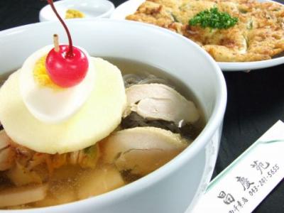 本場ソウルのスープが自慢の『冷麺』とごま油香る本格派チヂミ『パジョン』