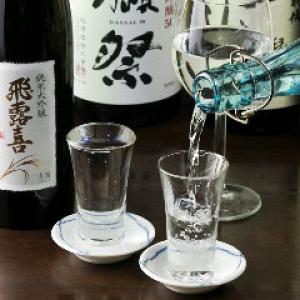 地酒の利き酒セット1,000円、熱燗利き酒や日本酒飲み放題が2,000円など日本酒を楽しく飲めますよ。