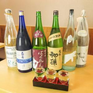 【お料理のお供に】お料理と共に、こまめに仕入れる日本酒を是非ご堪能ください(各850円～)