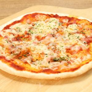 大人気のピザは320円！