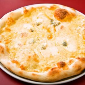 クワトロ・フォルマッジ(4種チーズのピザ)