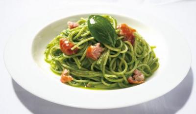 バジルとソーセージのスパゲッティ ‘ジェノベーゼ‘