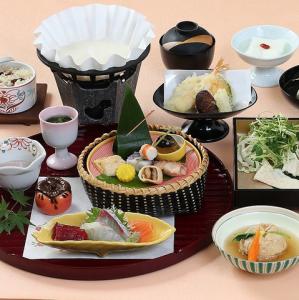 選べるミニ懐石コースは5000円(税込)～！茶わん蒸しや椀物がついたやまぶきコースは5500円(税込)