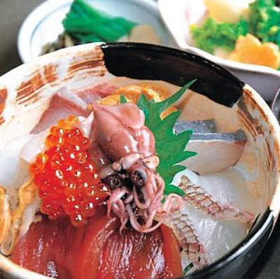 【平日限定】ランチ名物『海鮮丼ランチ』 800円(税別)