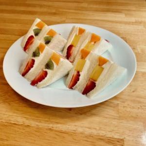 【人気商品】当店手作りたっぷりフルーツを使用した絶品サンドイッチ
