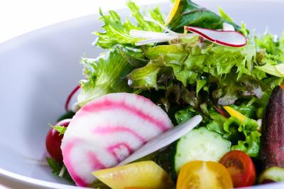 タストゥー風 季節の有機野菜のサラダ