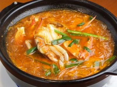 寒い時期にぴったり！蟹と春雨の韓国風煮