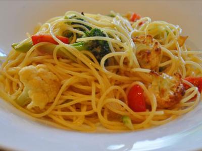 野菜類と唐辛子とにんにくのスパゲッティーニ(ビアンコ)