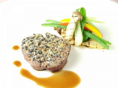 牛ヒレ肉のステーキ※写真はトリュフ風味