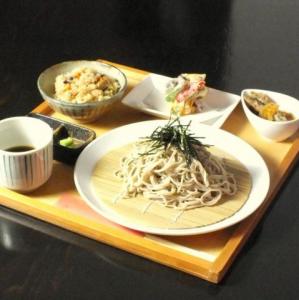 【自慢の看板メニュー】料理人が丁寧に手打ちする自慢の日本蕎麦