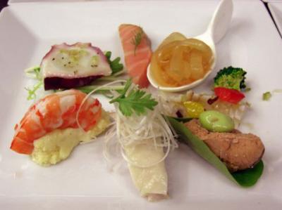 海の幸と季節の野菜の中国風サラダ仕立て
