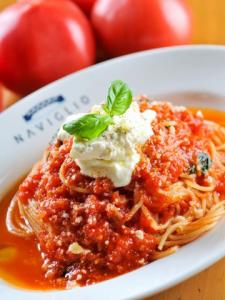 糸引きモッツァレッラと完熟トマトソースのスパゲッティー