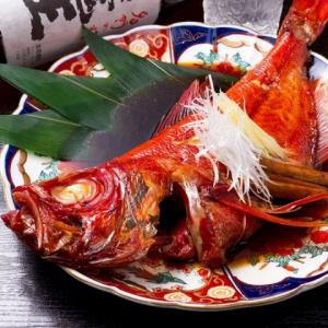 新鮮地魚と季節の素材を生かした料理メニュー！ 伊東といえば、やっぱり人気の金目鯛の煮付け定食