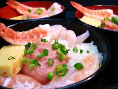 焼肉だけじゃない！『五色海鮮丼』＆『いくらとサーモンの北海丼(ディナー)』