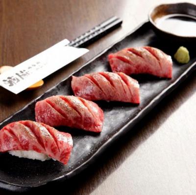 『話題の肉寿司』山形牛 炙り寿司 880円