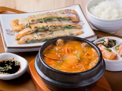 チゲ料理&韓国鉄板 HIRAKU