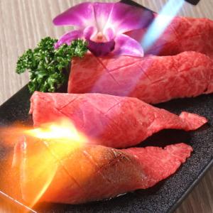 【限定】焼肉屋の肉寿司！肉寿司に合うように厳選された肉を使用。口の中でとろける美味しさです。