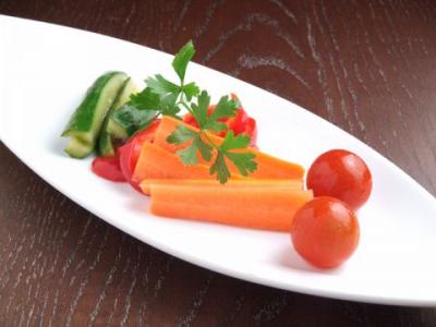 季節野菜の自家製ピクルス