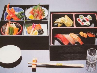 寿司弁当※写真の内容は6000円です