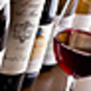 ワイン各種 なみなみ注がれるテーブルワインの他、気軽に楽しめるグラスワインやボトルワイン数種