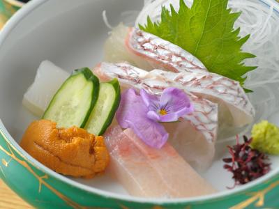 瀬戸内の魚を中心に、四季折々の料理を味わって頂けます。新鮮な海の幸を是非一度ご賞味下さい