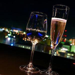 横浜の夜景を一望できる絶景の窓側席ございます！記念日や誕生日はぜひ響で♪