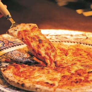 【ランチ・ディナーでご提供！】550℃のピッツァイオーロで焼いたピザ