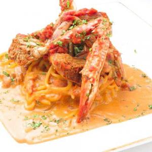 1番人気【渡り蟹のトマトクリームソース スパゲッティ】濃厚なこだわりソースでリピーター続出！