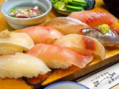 地魚寿司(8個)