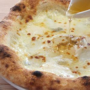 大人気！4種のチーズのピッツァ1600円(税抜)