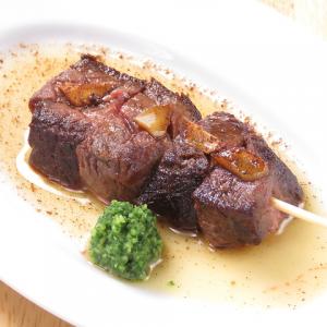 【お肉料理も絶品です】「牛イチボステーキ串」赤身が好きな方には特におすすめ！