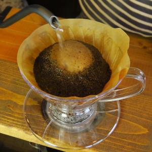 ハンドドリップコーヒー(500円/2杯目以降250円)オーナーが厳選して仕入れたコーヒー豆を使用しています