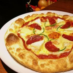 サラミ＆カマンベールピザ