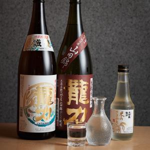 ふっくら蒸しあげたうなぎと、厳選の日本酒で一献。