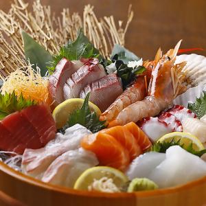 当日仕入れの新鮮な鮮魚♪椿特製 海鮮桶盛り(8種盛り)