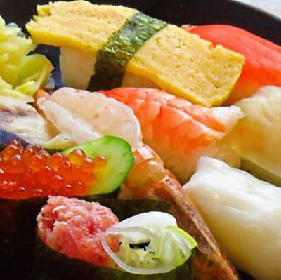 ●お寿司各種:エビ・サーモン・マグロなど