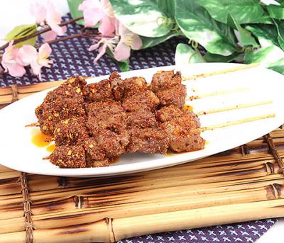 中華風串焼き料理:イカ、牛肉、ラム肉、砂肝、4種類。