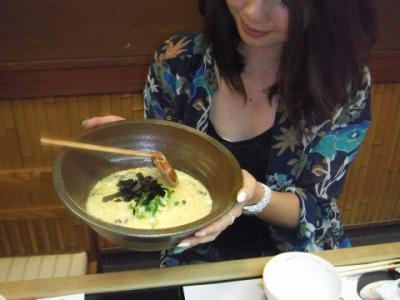 日本料理店が作る雑炊・フワフワ・トロトロ、卵がお米に絡んだ半熟状態でお口に優しい雑炊です。