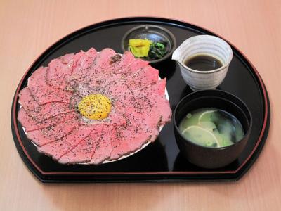 熊本県産牛ローストビーフ丼(味噌汁・漬物付き)