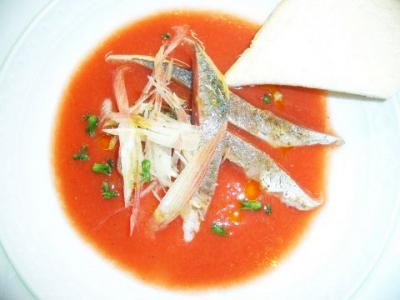 さっと炙った秋刀魚、みょうが、穂紫蘇、ガスパチョをソースで