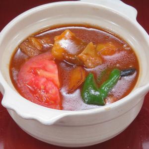 牛ばら肉と野菜の中華風トマト煮込み