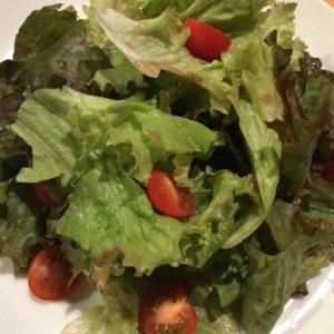 緑野菜とフレッシュトマトのミックスサラダ