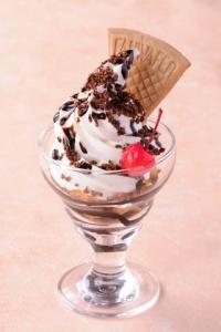 牛乳ソフトクリーム/チョコレートソフト(写真)