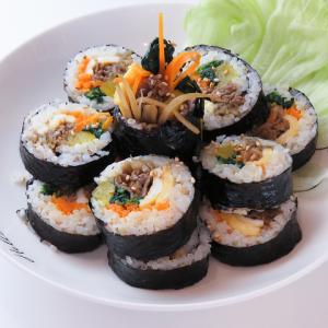 【小腹が空いたときに食べたい軽食♪】おすすめ◎3種類の韓国風の海苔巻き「キンパ」