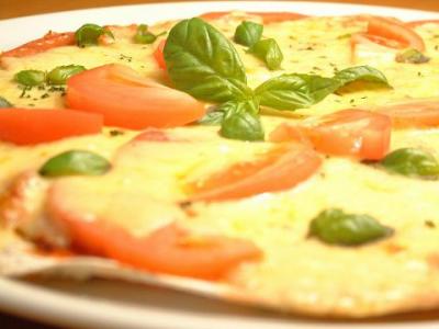 王道のマルゲリータピザ/トマトなすベーコンのピザ/ボローニャ風ミートピザ