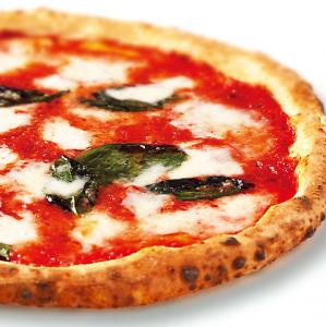 世界に認めらた技術を持つピッツァ職人が本場ナポリの薪窯で焼く！焼き立てピッツァが食べられる♪