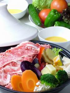 鹿児島県産黒牛と彩り野菜10種のタジン鍋