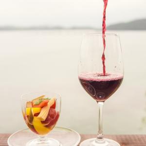 ディナータイムはワインなどのお酒もお食事とご一緒にお楽しみ下さい。